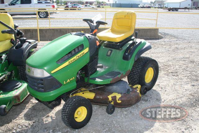  John Deere LA145_1.jpg